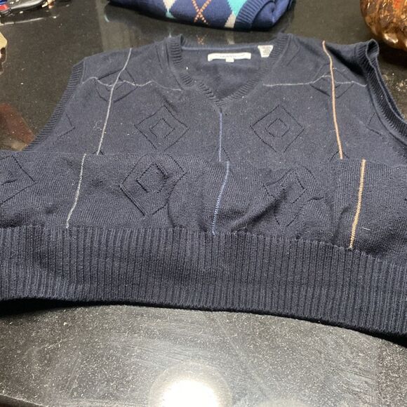 Alex Cannon from Rowayton Connecticut size medium hundred percent cotton vest - Picture 3 of 4